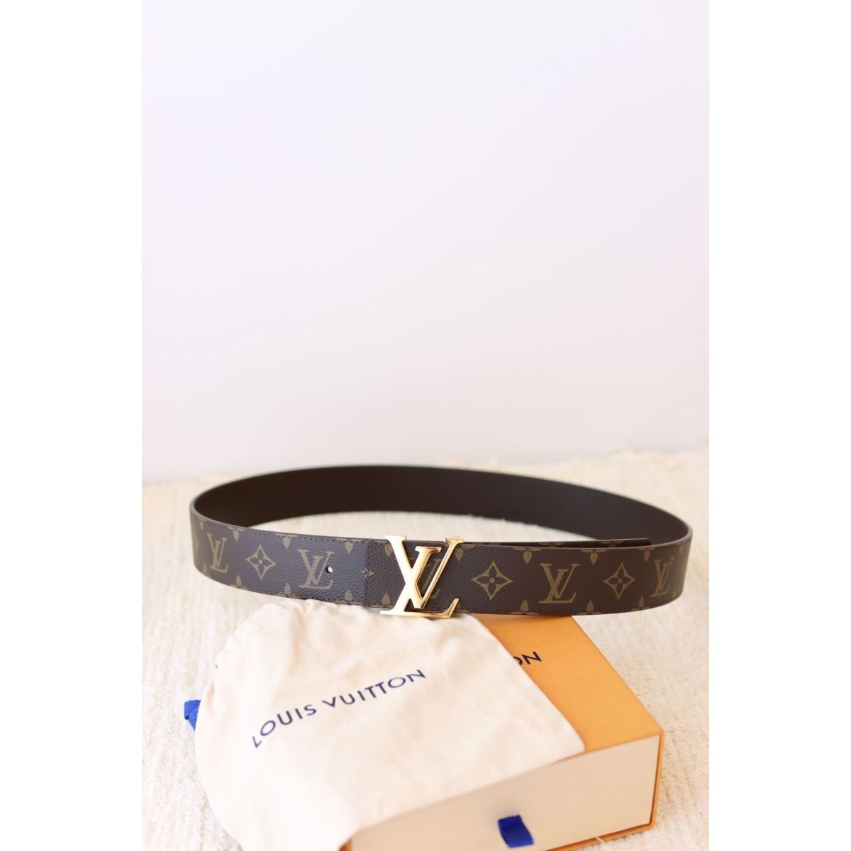 l0vis Vvtt0n belts